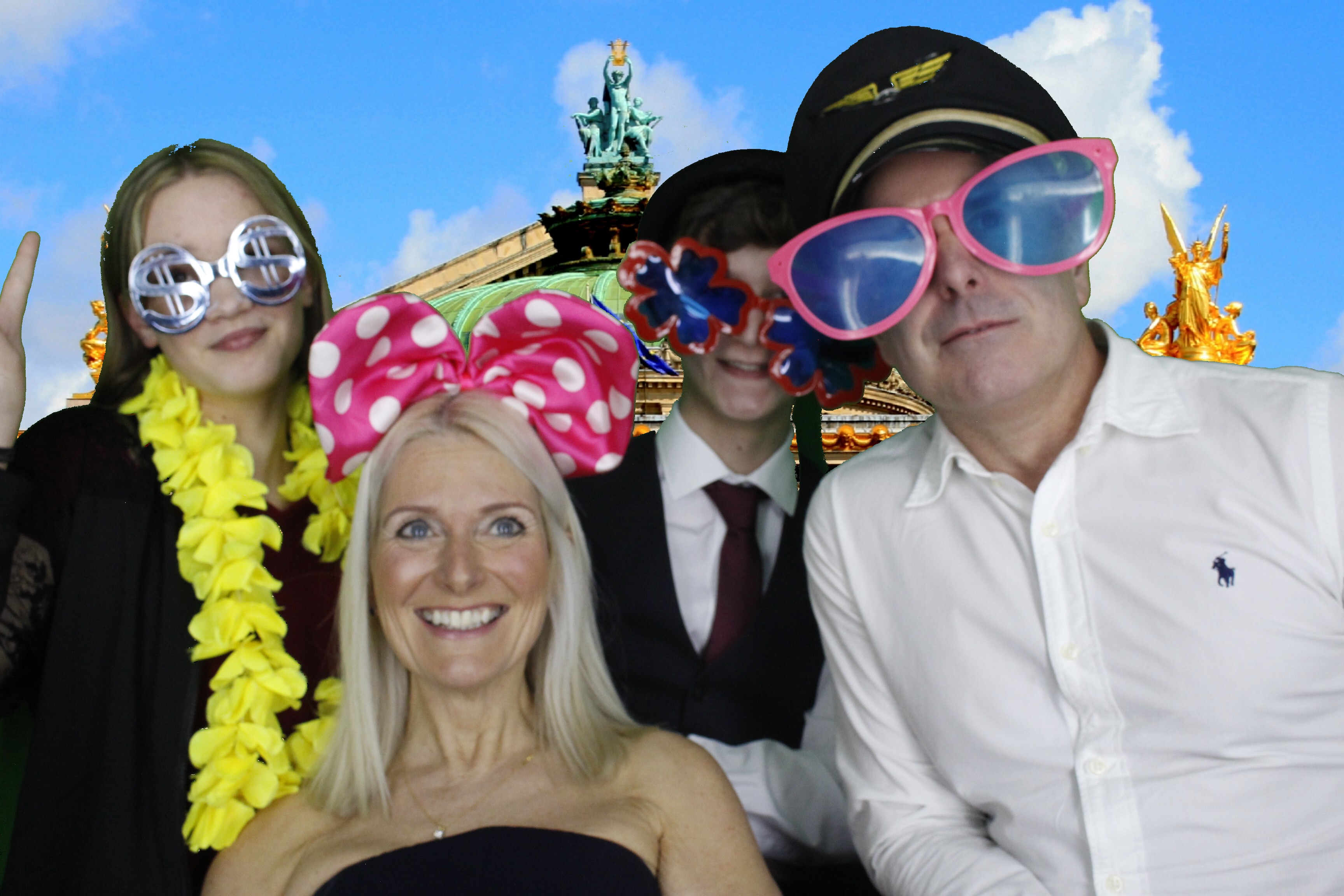 Mr & Mrs Mills | View more photos from the event at gallery.myphotoboothexperience.co.uk/u/MyPhotoBoothExperienceLtd/Mr-Mrs-Mills